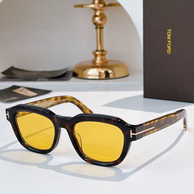 TOM FORD